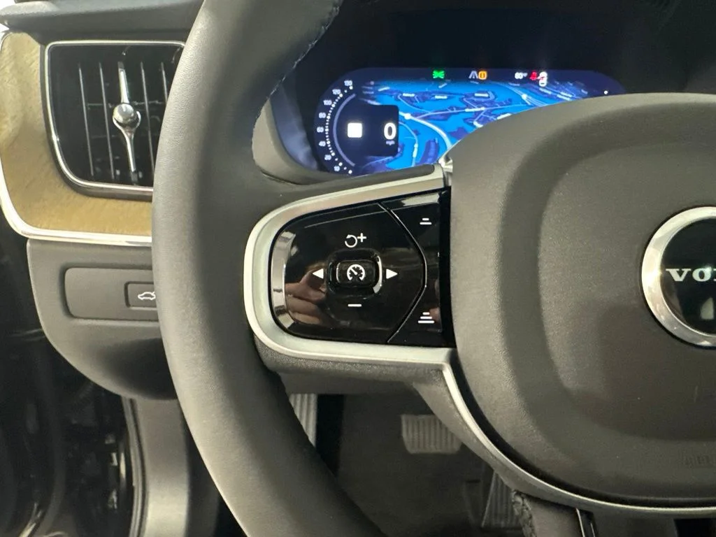 New 2026 Onyx Black Metallic Volvo T8 Plus image 9