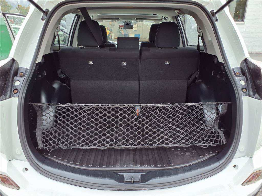 Used 2018 White Toyota XLE image 13