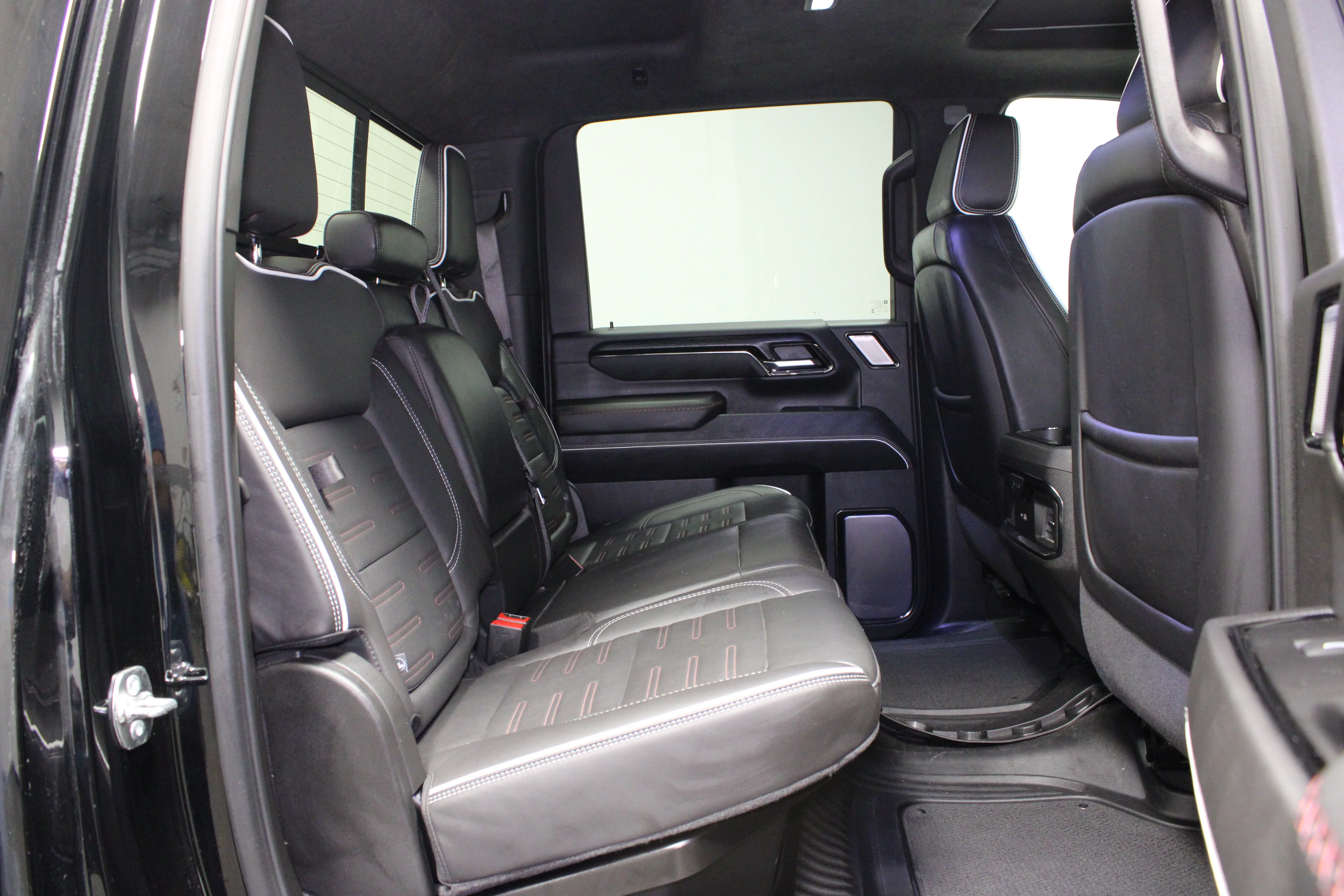 Used 2025 Onyx Black GMC AT4X image 19
