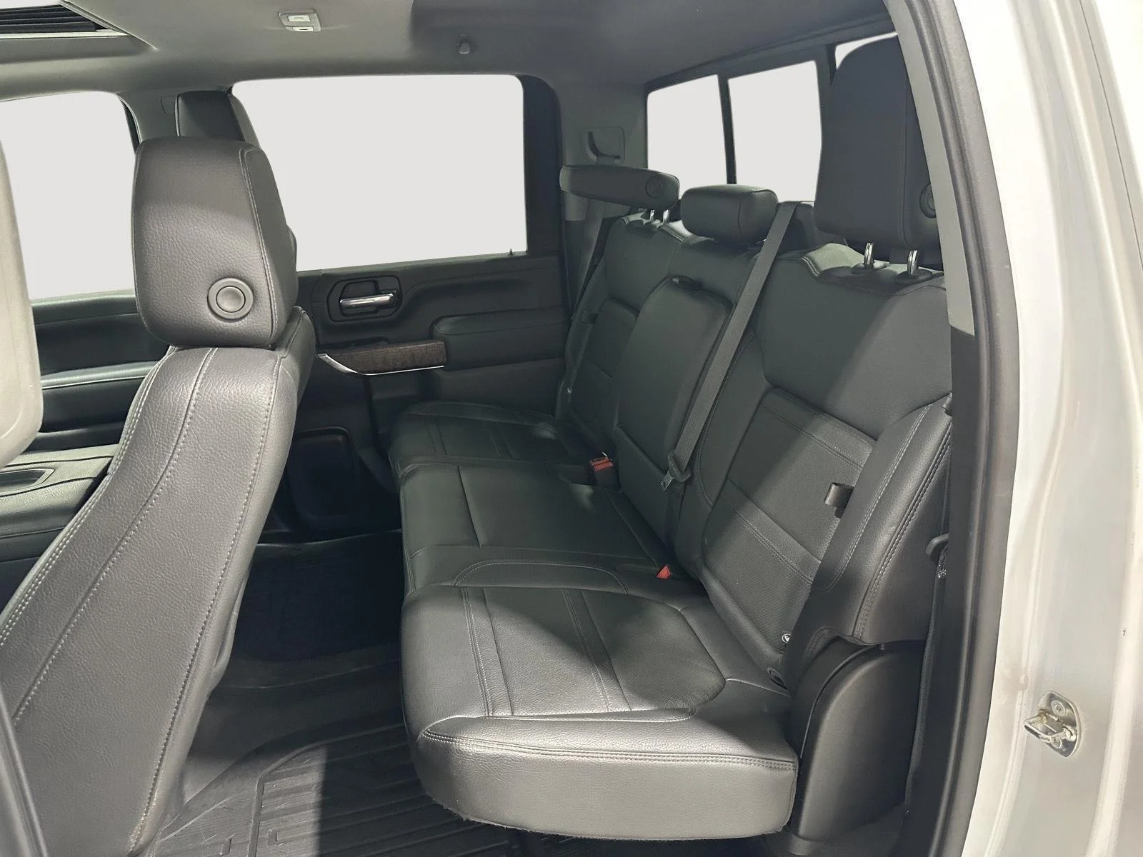 Used 2021 White Frost Tricoat GMC Denali image 25