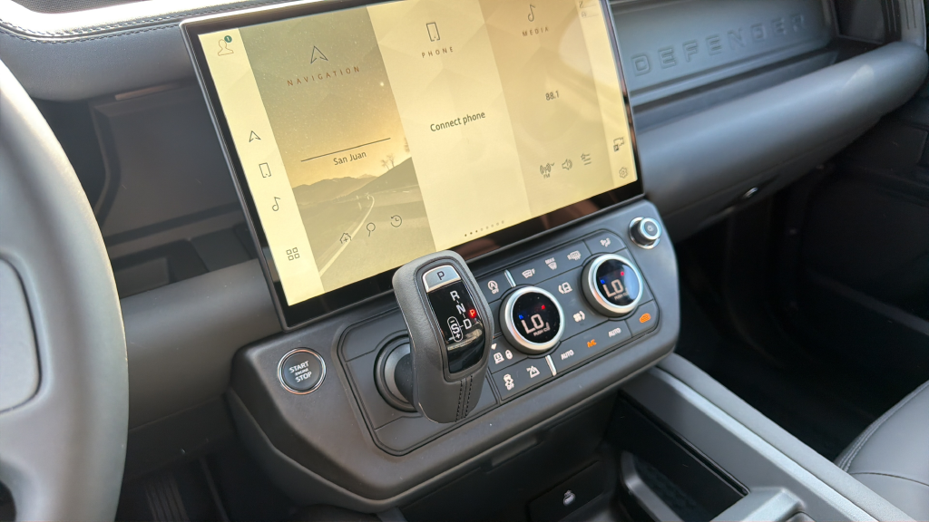 New 2026 Santorini Black Land Rover X-Dynamic SE image 21