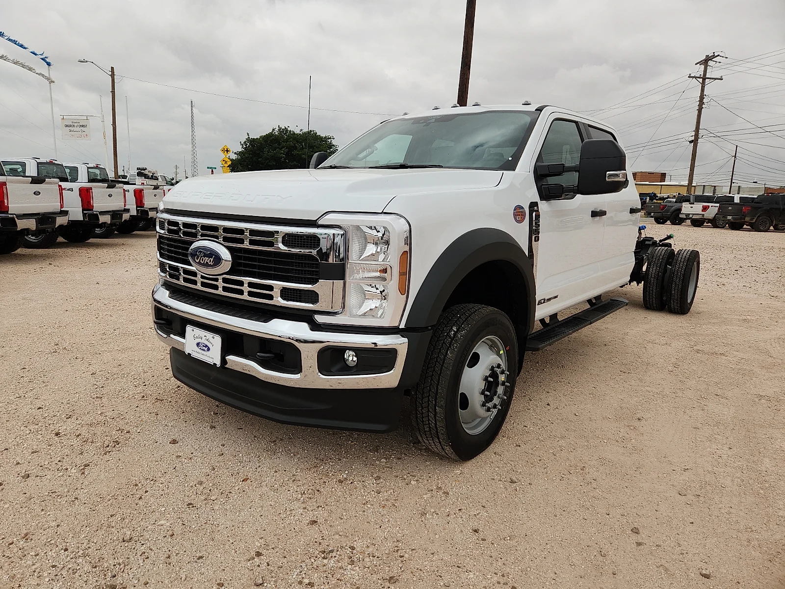 New 2026 Oxford White Ford XL image 3