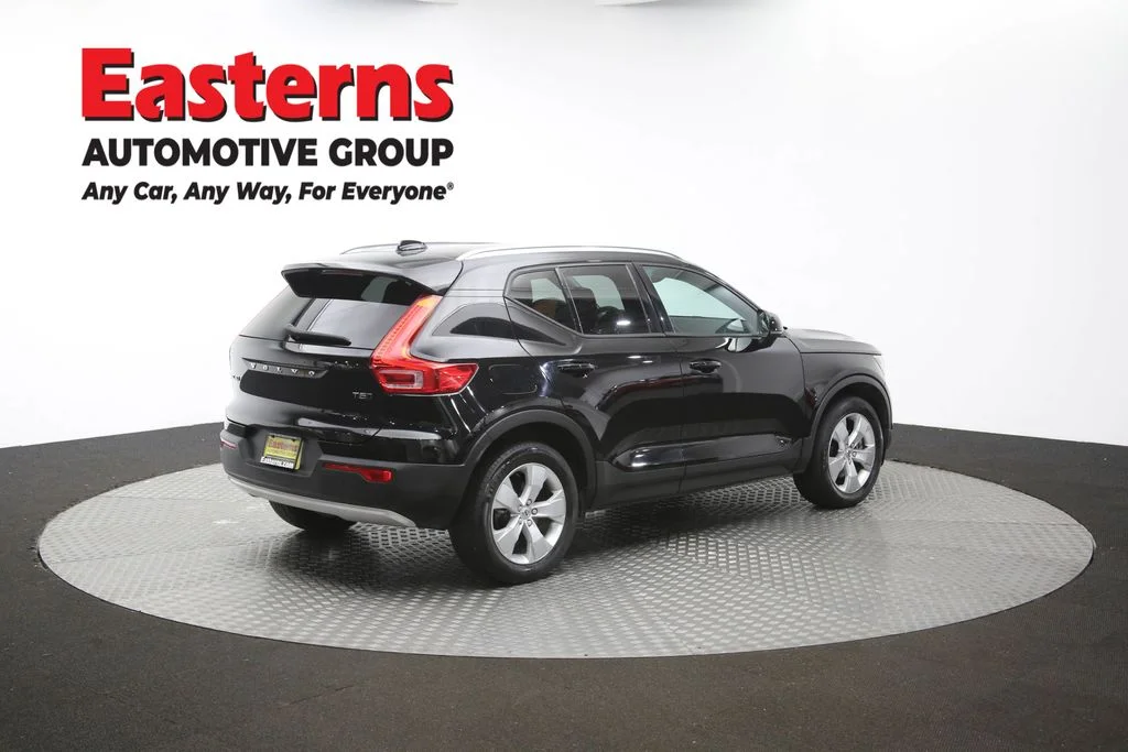 Used 2022 Black Volvo Momentum image 41