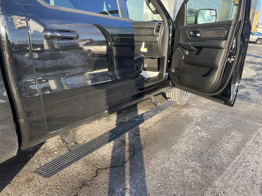 New 2026 Diamond Black Crystal Pearl-Coat Exterior Paint RAM Laramie image 19
