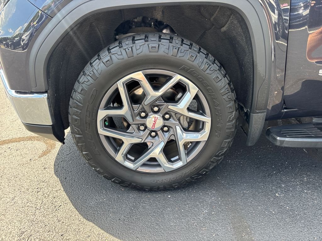 Used 2022 Silver GMC SLT image 29
