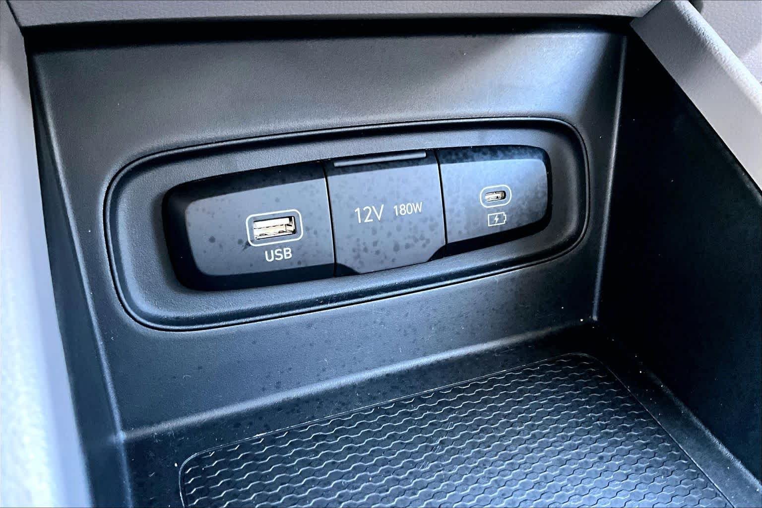 2025 Hyundai Venue SEL - Photo 34