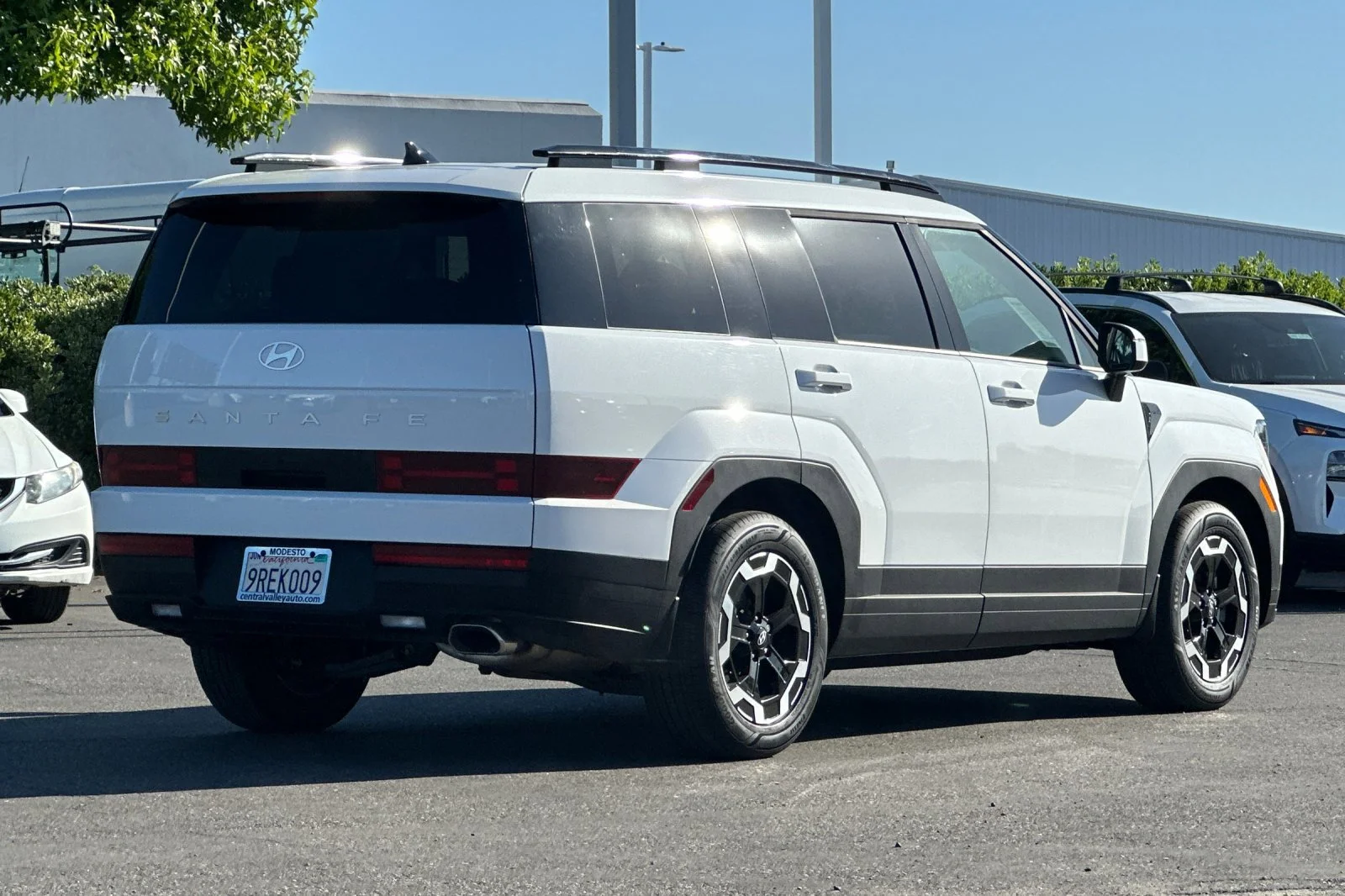Used 2025 Serenity White Hyundai SEL image 4
