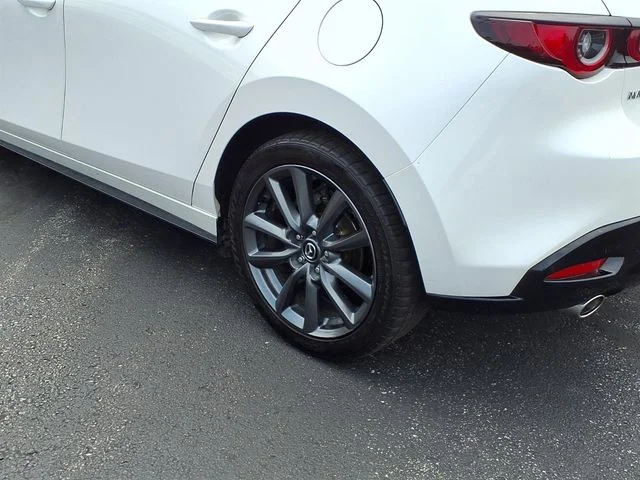 Used 2022 White Mazda Select image 27