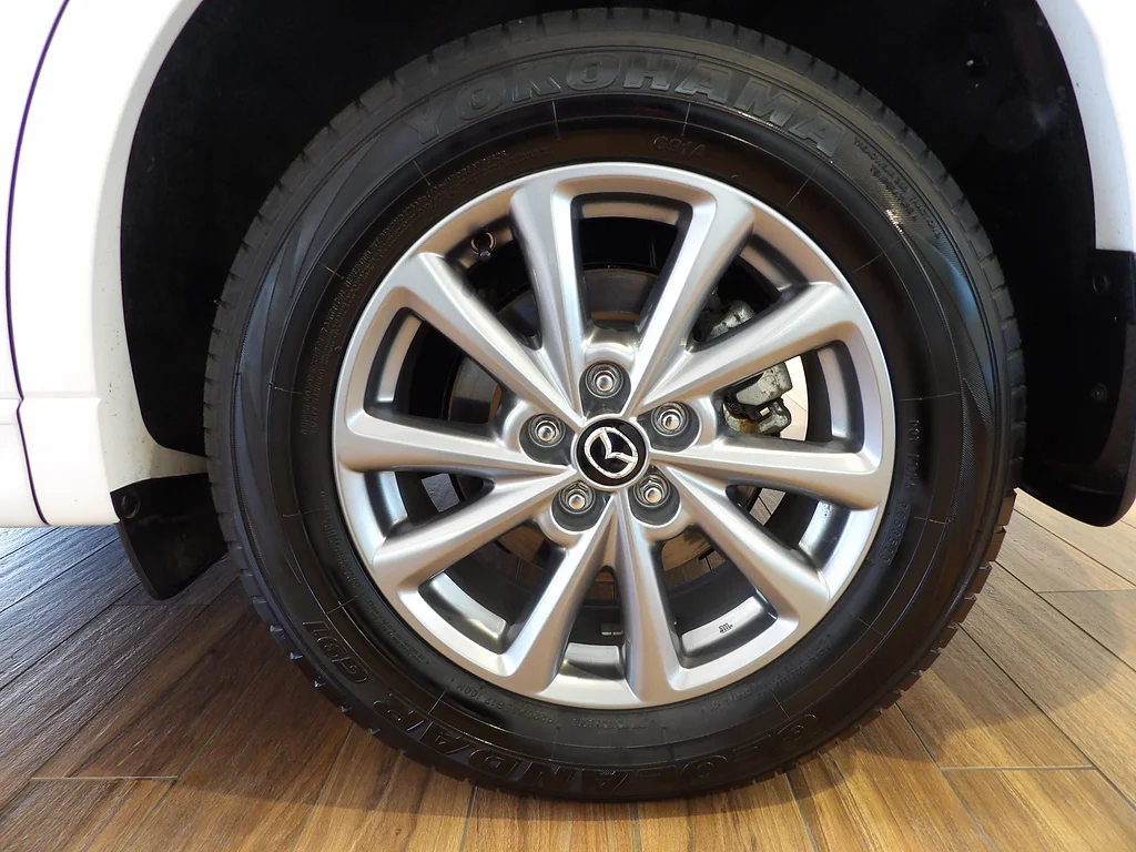 Certified Used 2024 Rhodium White Metallic Mazda 2.5 S Preferred image 9
