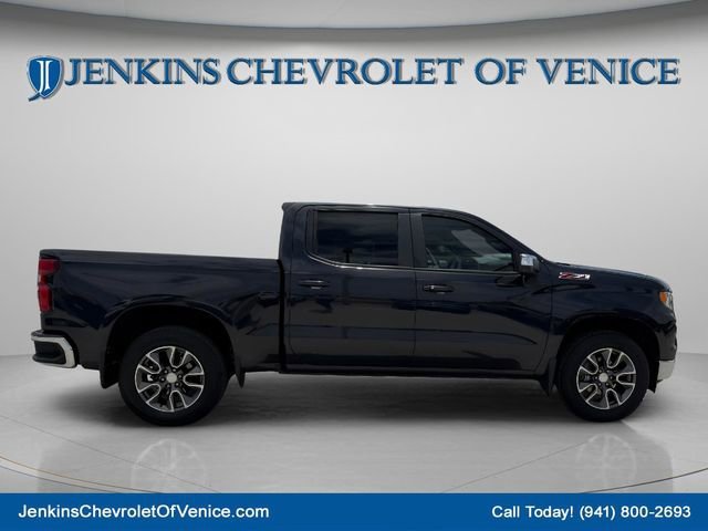 2022 Chevrolet Silverado 1500 LT - Photo 3