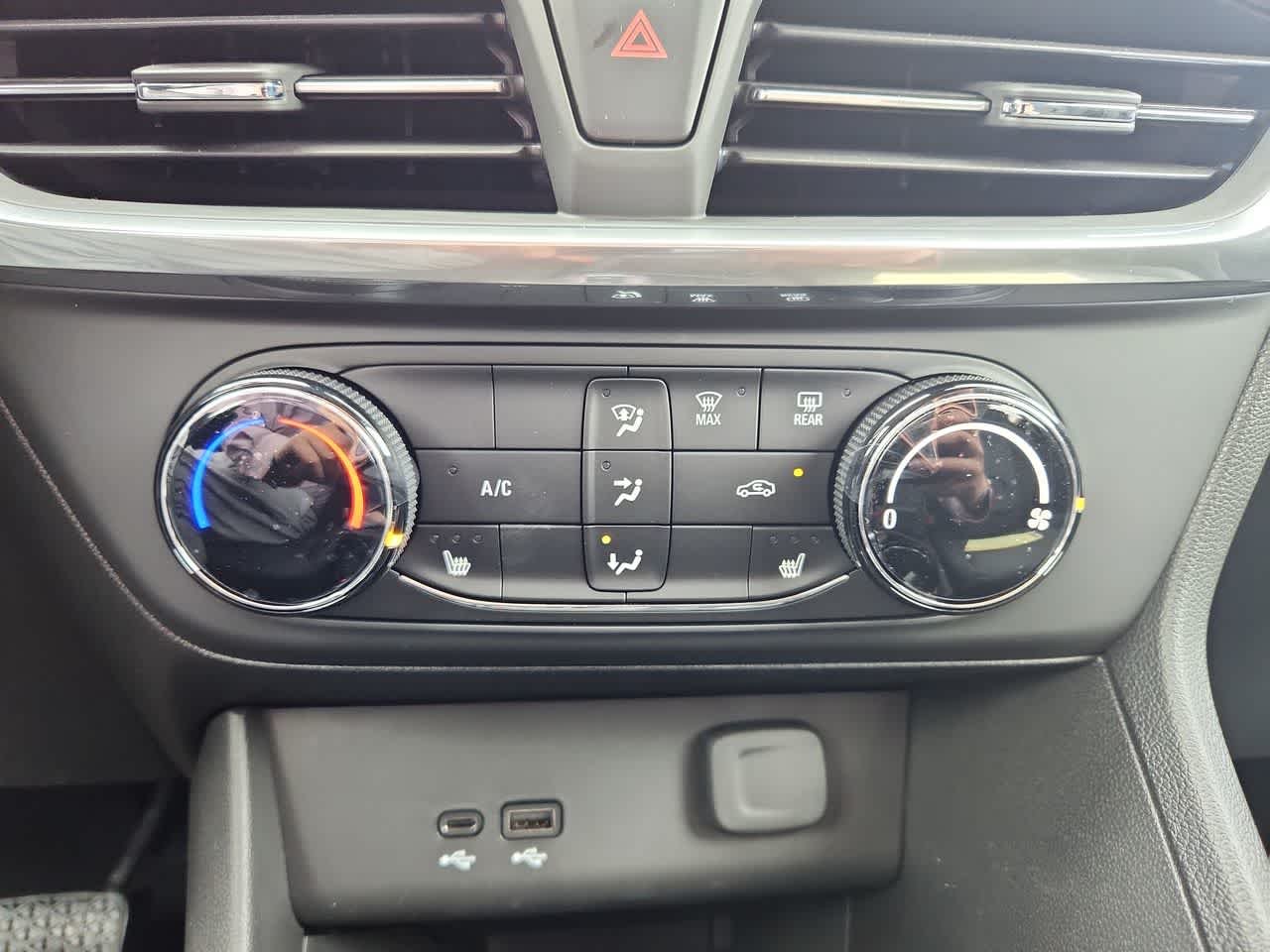 Used 2024 Summit White Buick Preferred image 19