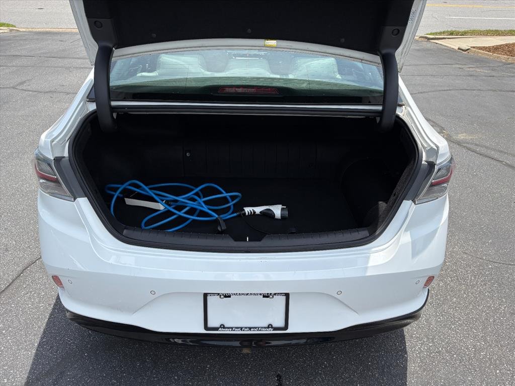 Used 2019 Hyper White Hyundai Limited image 23