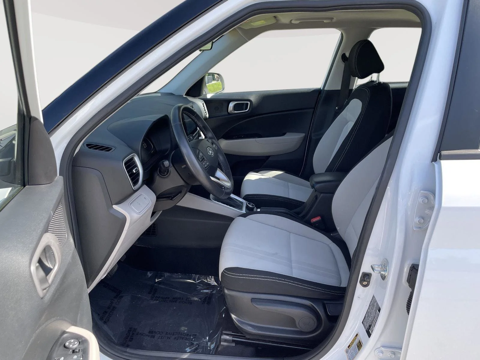Used 2024 Lunar White Hyundai SEL image 4