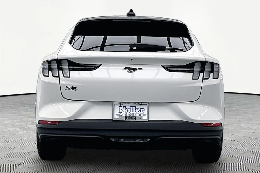 Used 2025 White Metallic Ford Premium image 4