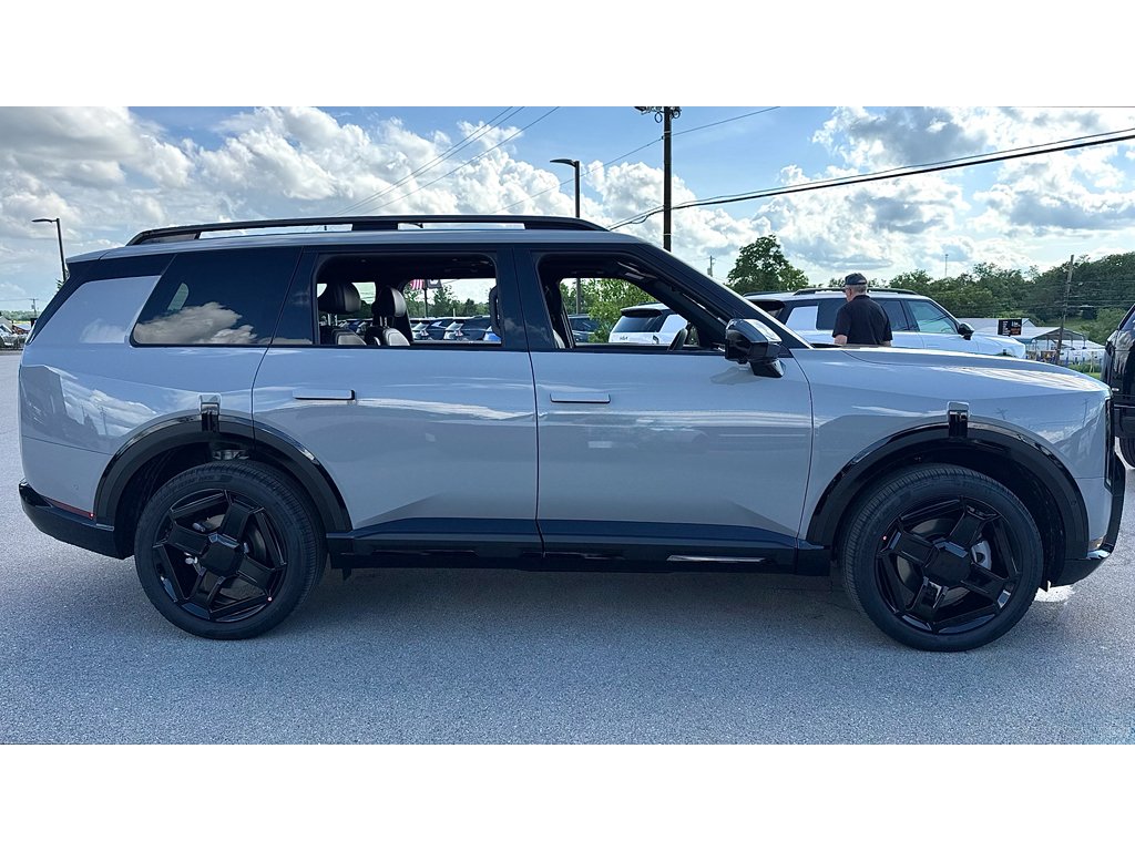 New 2027 Wolf Gray Kia X-LINE SX image 3