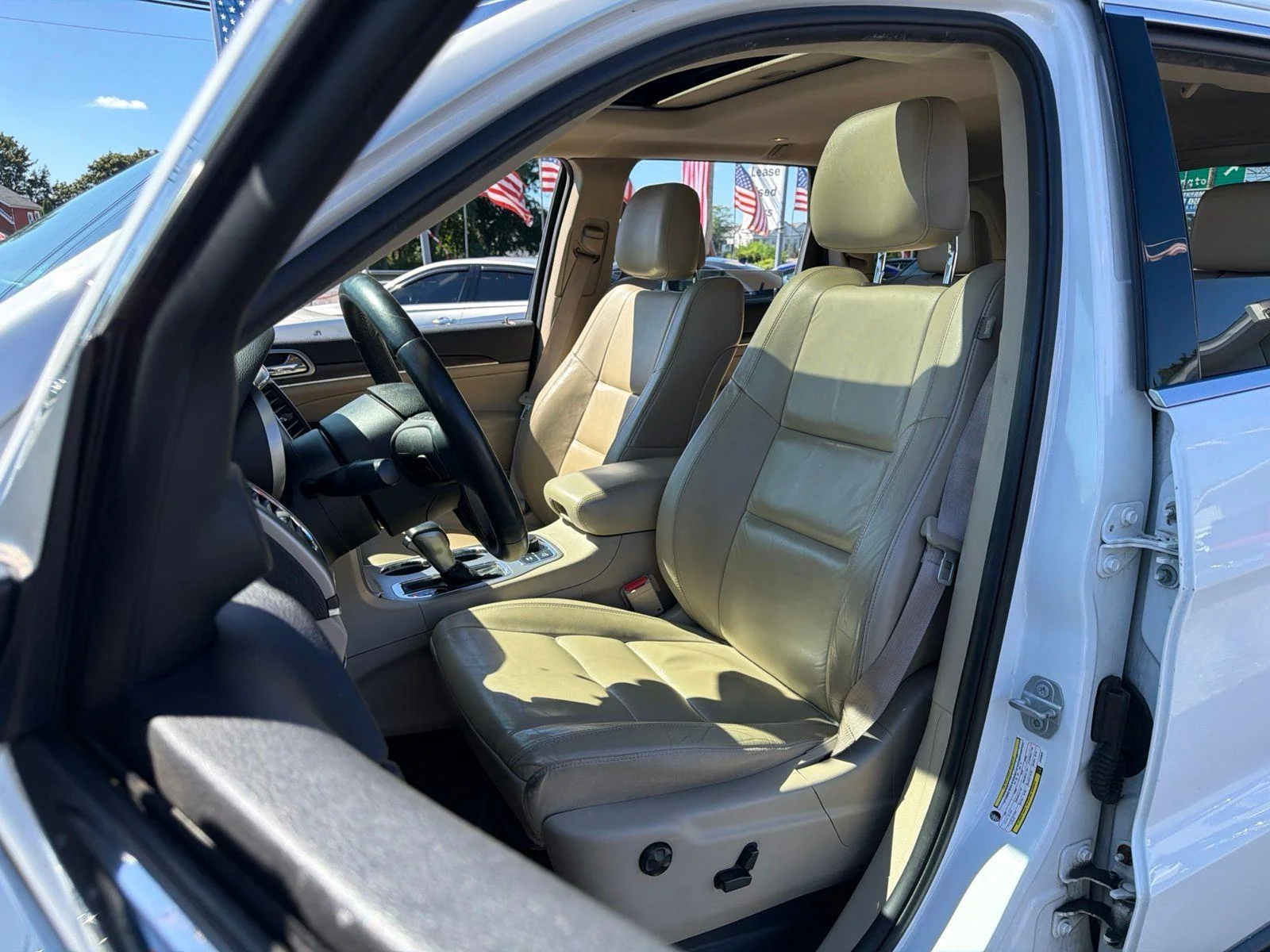 Used 2018 White Jeep Limited image 25