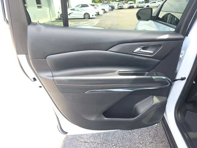 Used 2026 Polar White Tricoat Chevrolet Z71 image 30