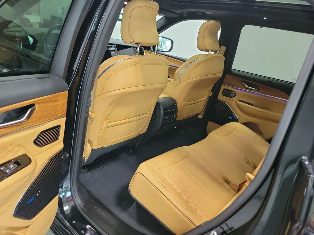 Used 2023 Black Jeep Summit Reserve image 26