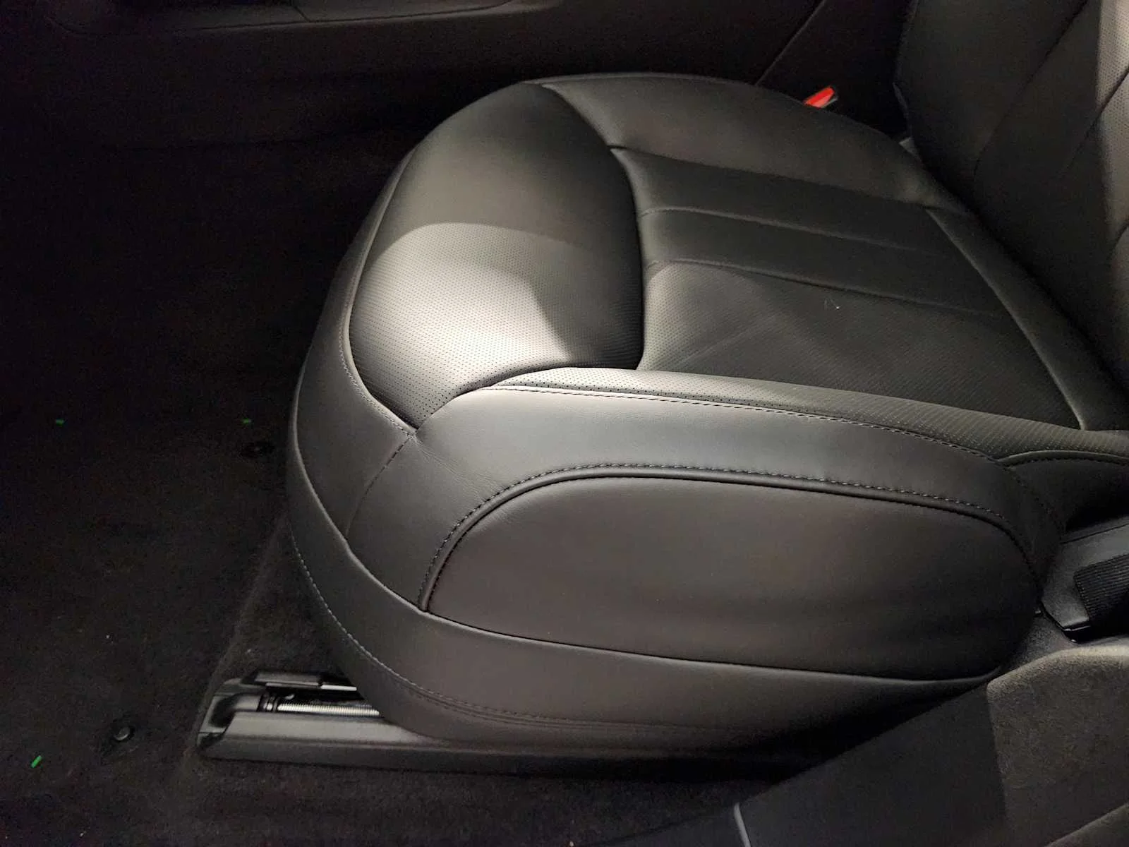 New 2026 Fuji White Land Rover Dynamic SE - P400 image 39