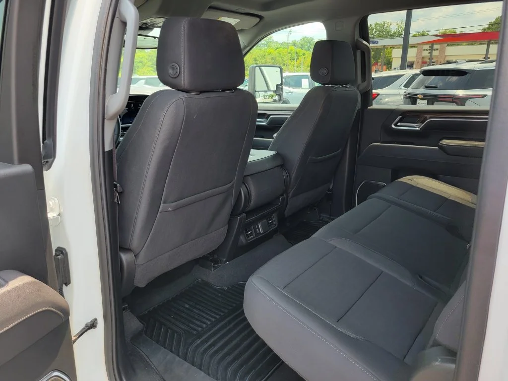 Used 2025 Summit White Chevrolet LT image 14