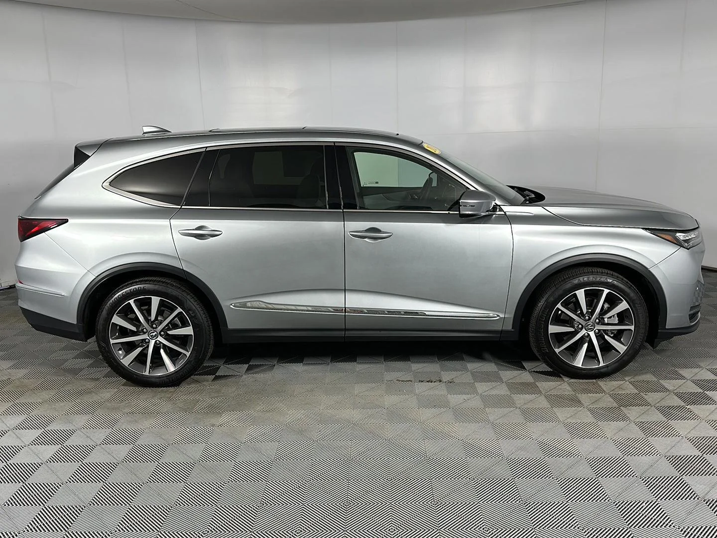Used 2026 Solar Silver Metallic Acura SH-AWD w/Tech image 29