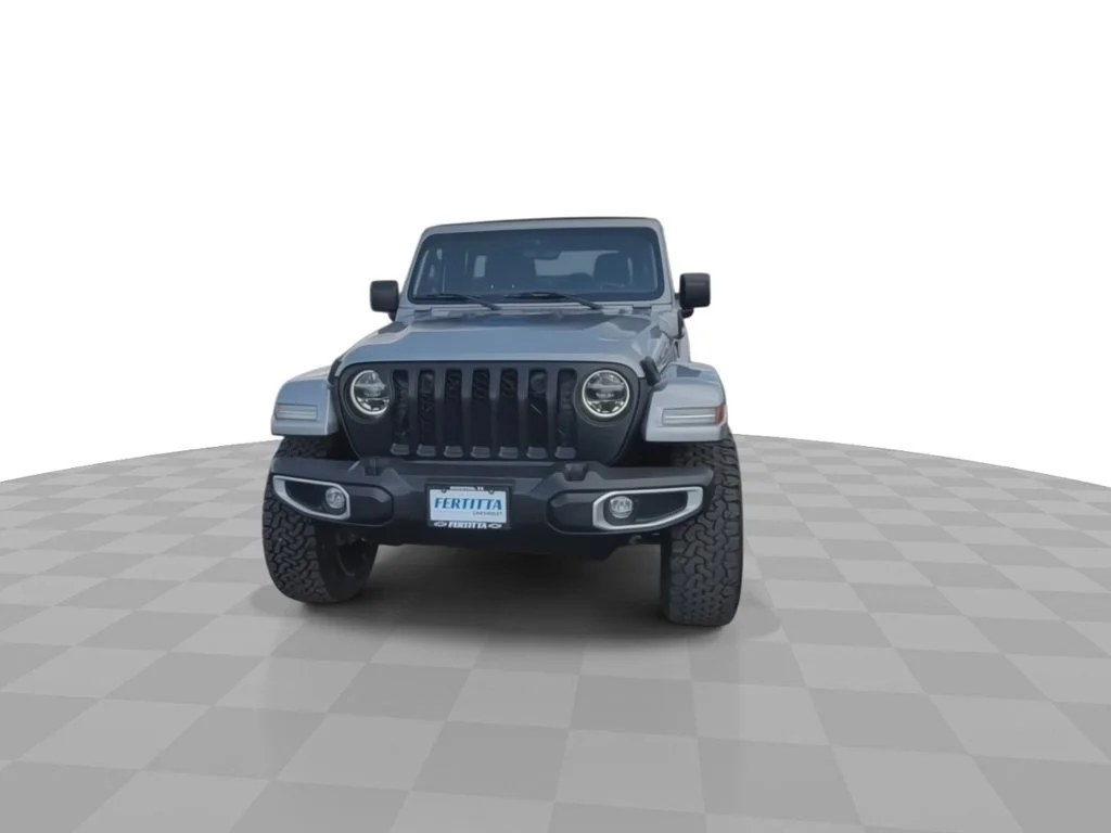 Used 2021 Silver Jeep Unlimited Sahara 4x4 image 3