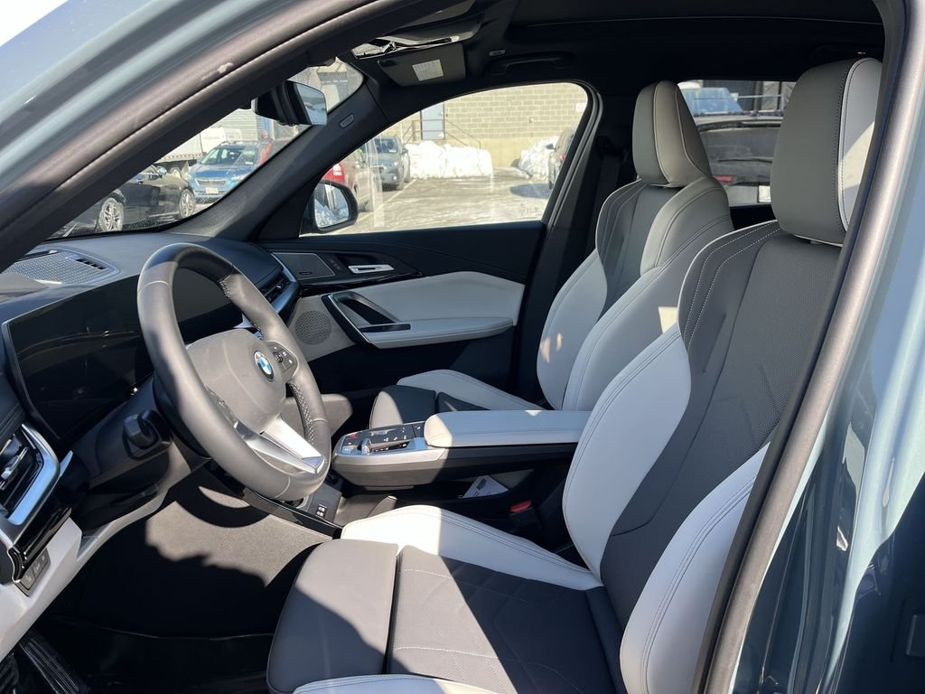 Used 2026 Green Metallic BMW xDrive28i image 11