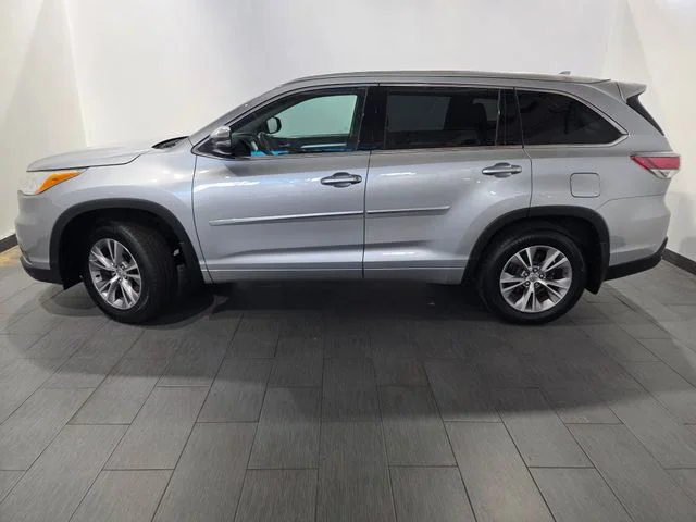 Used 2014 Toyota Highlander XLE with VIN 5TDJKRFH4ES028615 for sale in Brook Park, OH