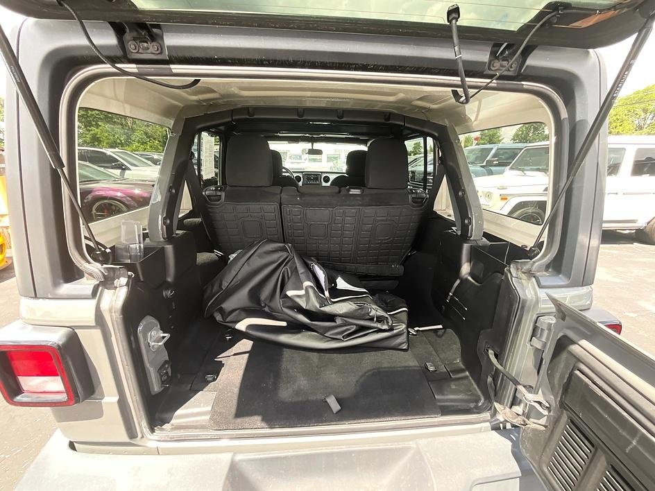 Used 2021 Gray Jeep Unlimited Sport image 9