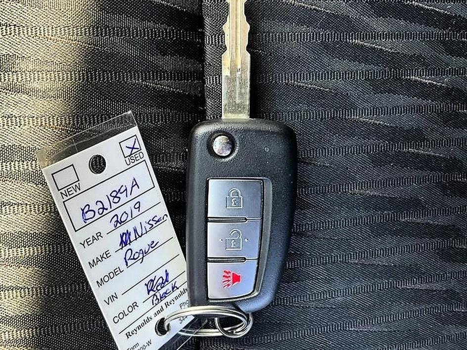 Used 2019 Black Nissan S image 32