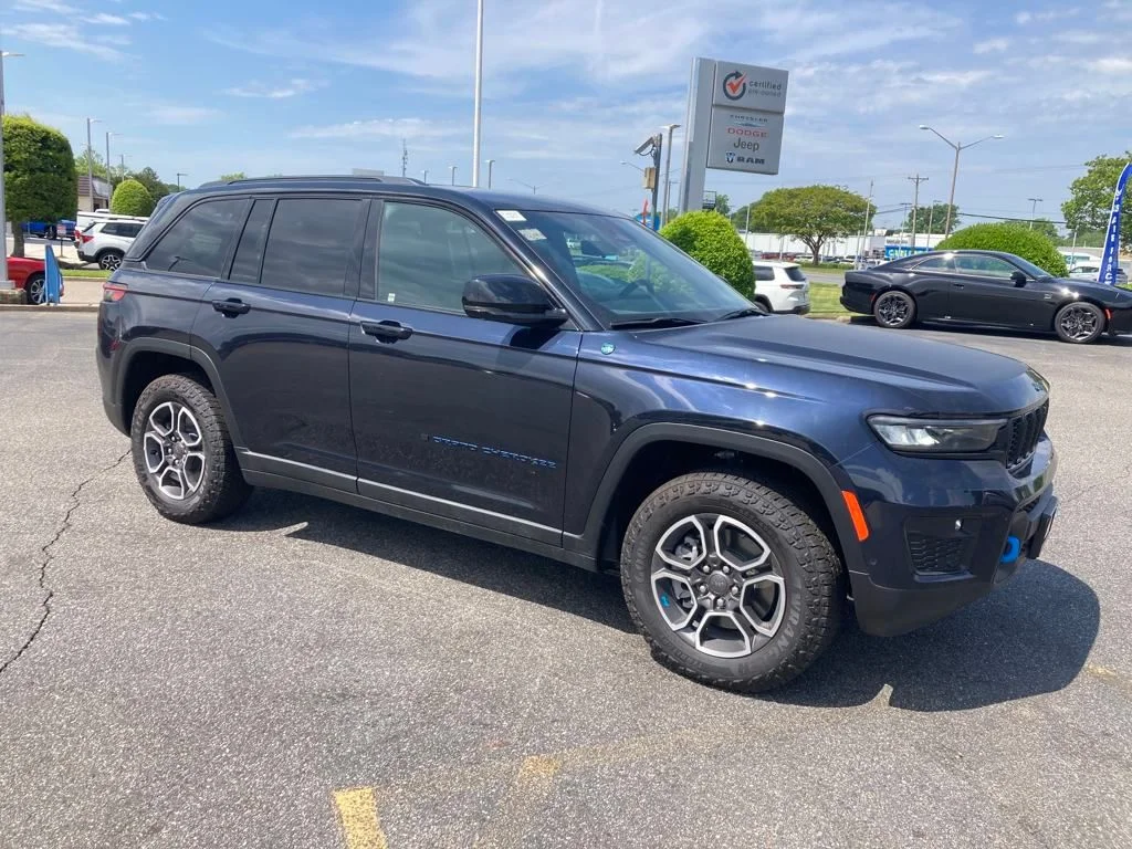 New 2024 Midnight Sky Exterior Paint Jeep Trailhawk 4xe image 8