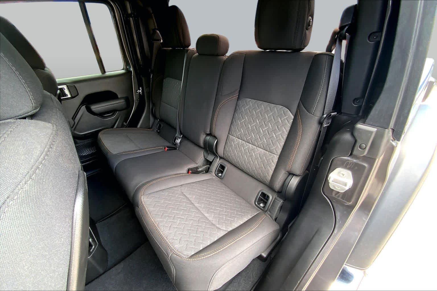 Used 2025 Granite Crystal Metallic Clearcoat Jeep Mojave image 21