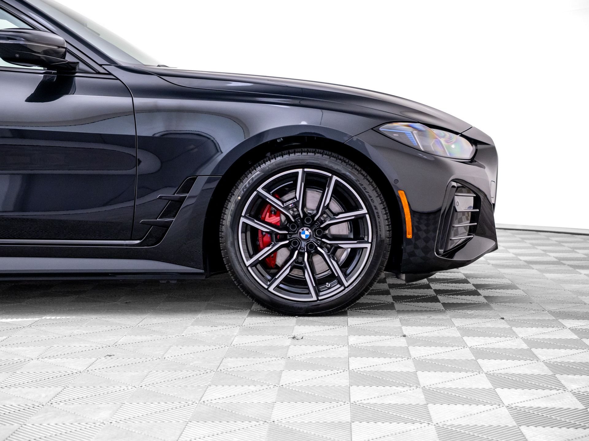 New 2026 Black Sapphire Metallic BMW xDrive40 image 38