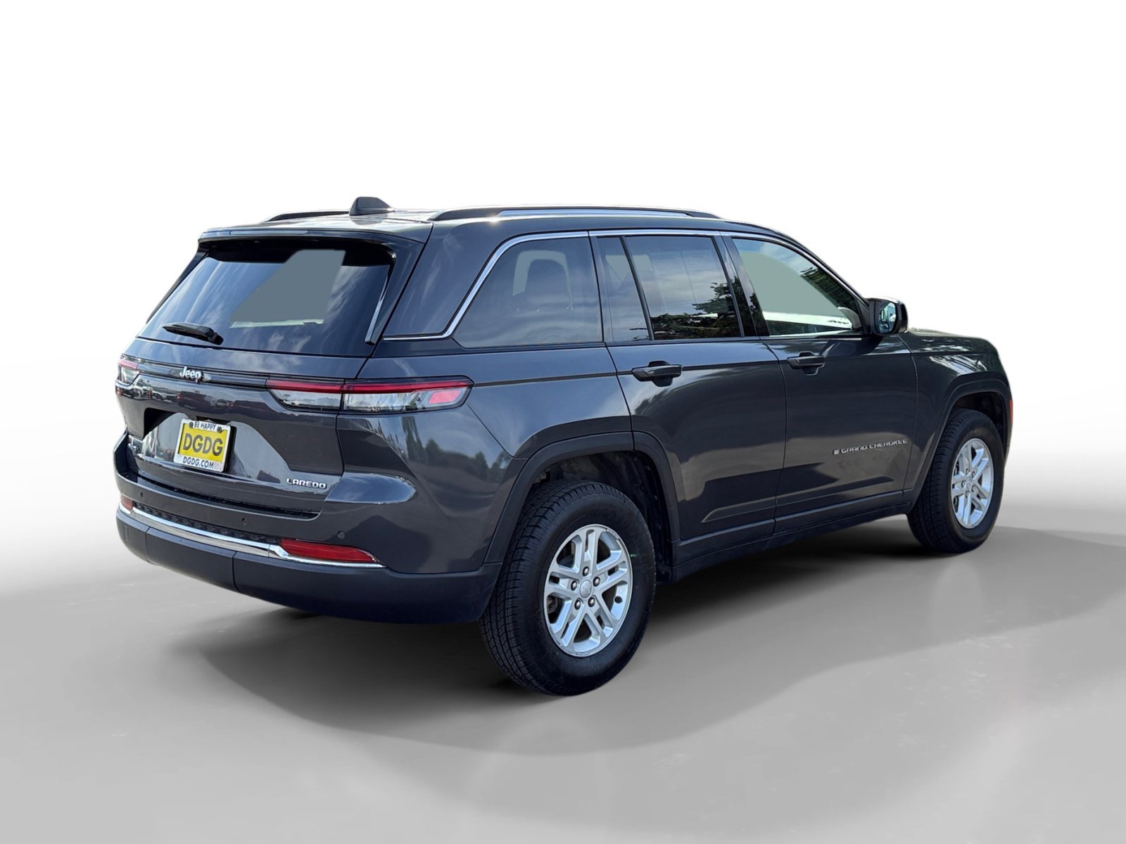 Used 2024 Gray Metallic Jeep Laredo image 5