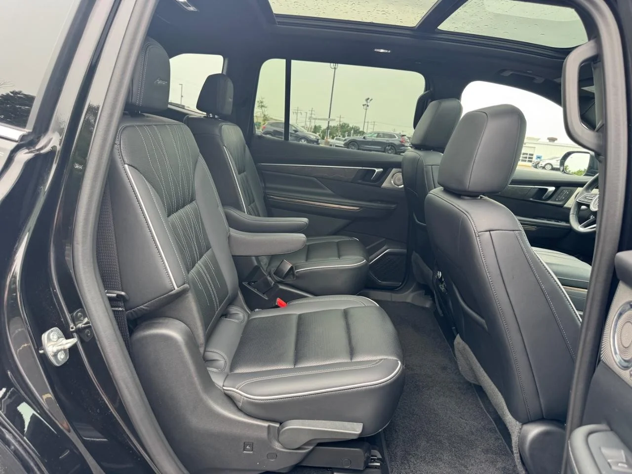 Used 2025 Ebony Twilight Metallic Buick Avenir image 9