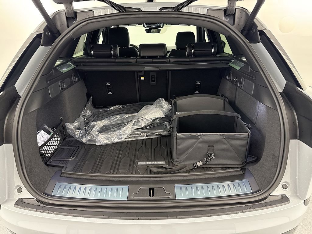 New 2026 Arroios Grey Land Rover Belgravia Edition image 27