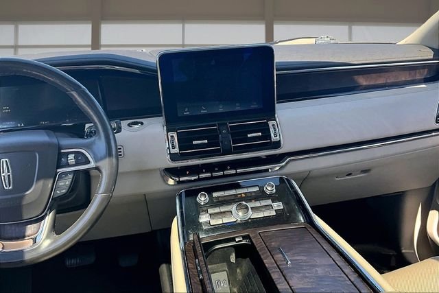 Used 2020 White Lincoln Reserve image 6