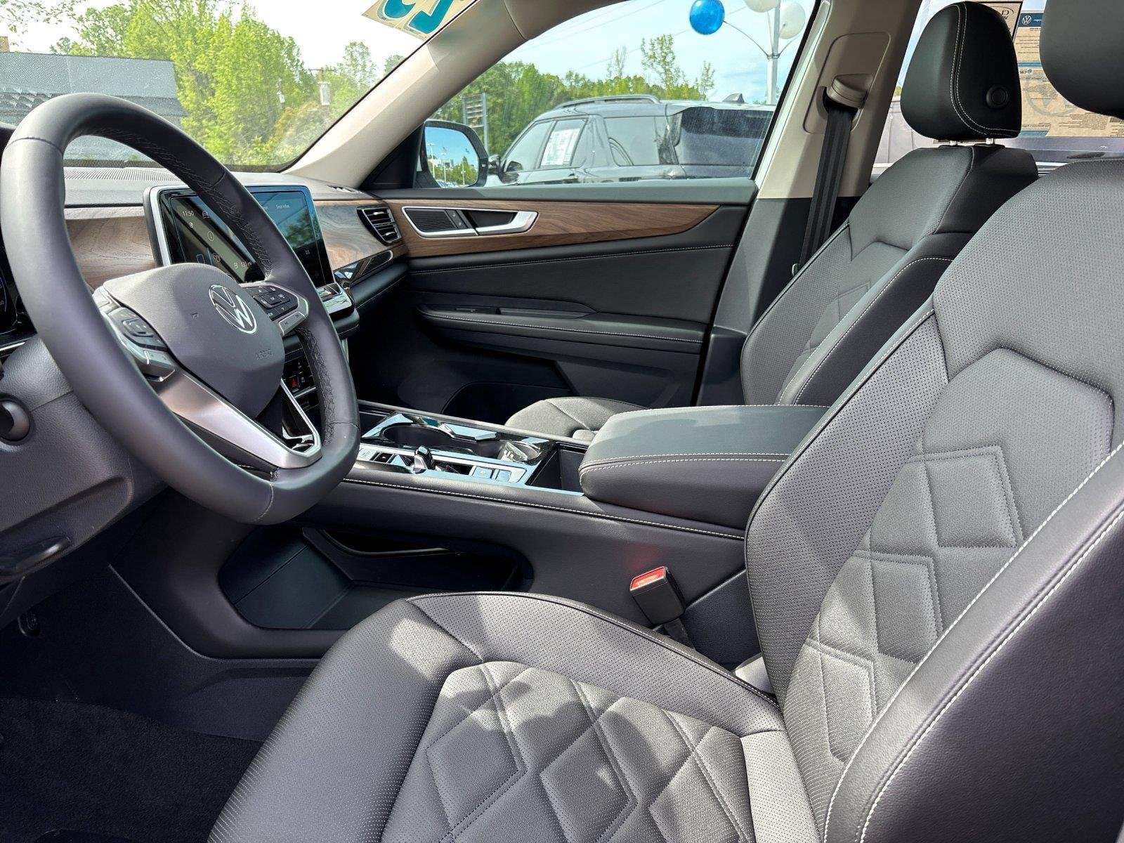 2025 Volkswagen Atlas SE w/Tech - Photo 15