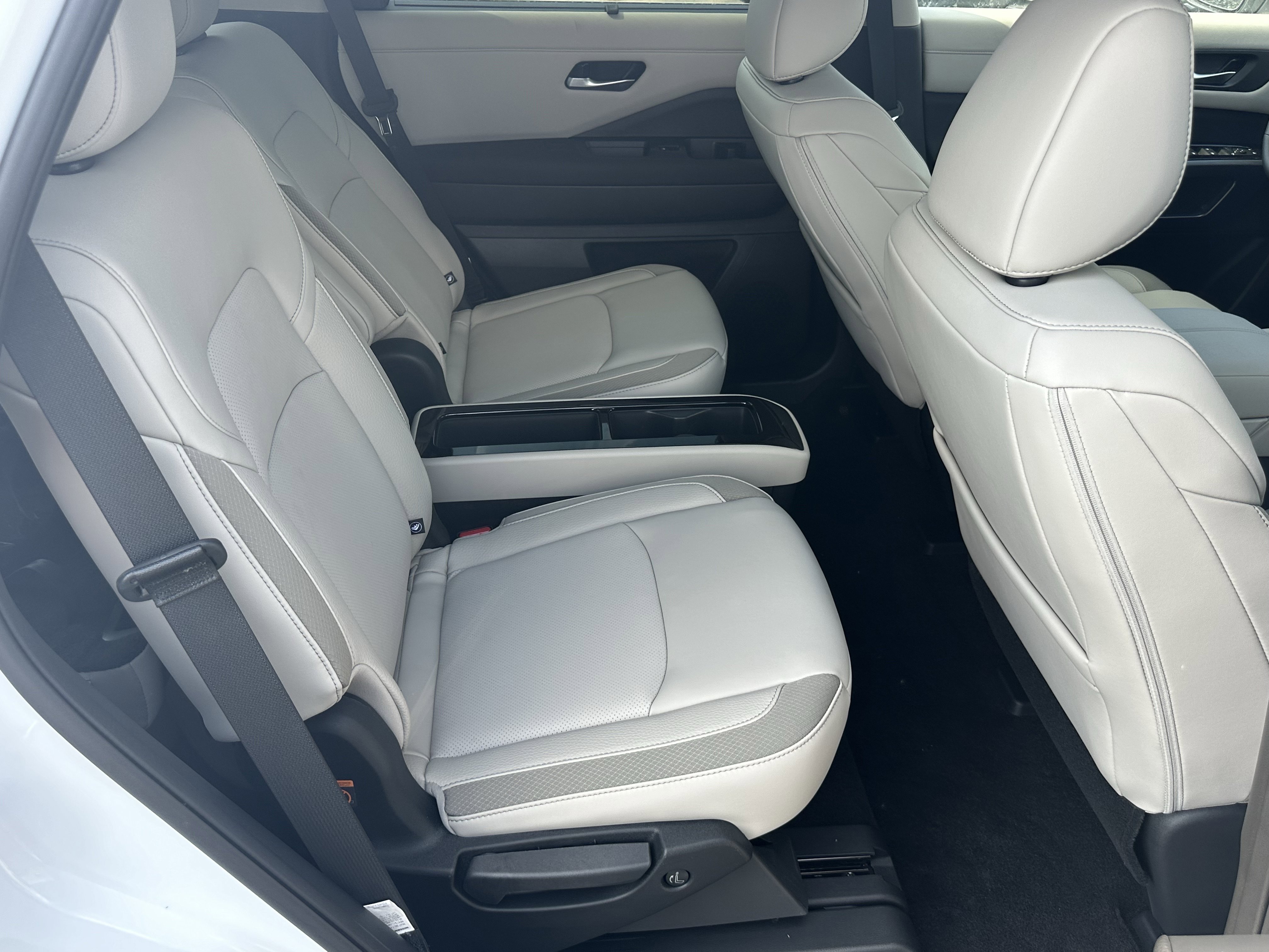New 2026 Everest White Pearl Tricoat Nissan SL image 16