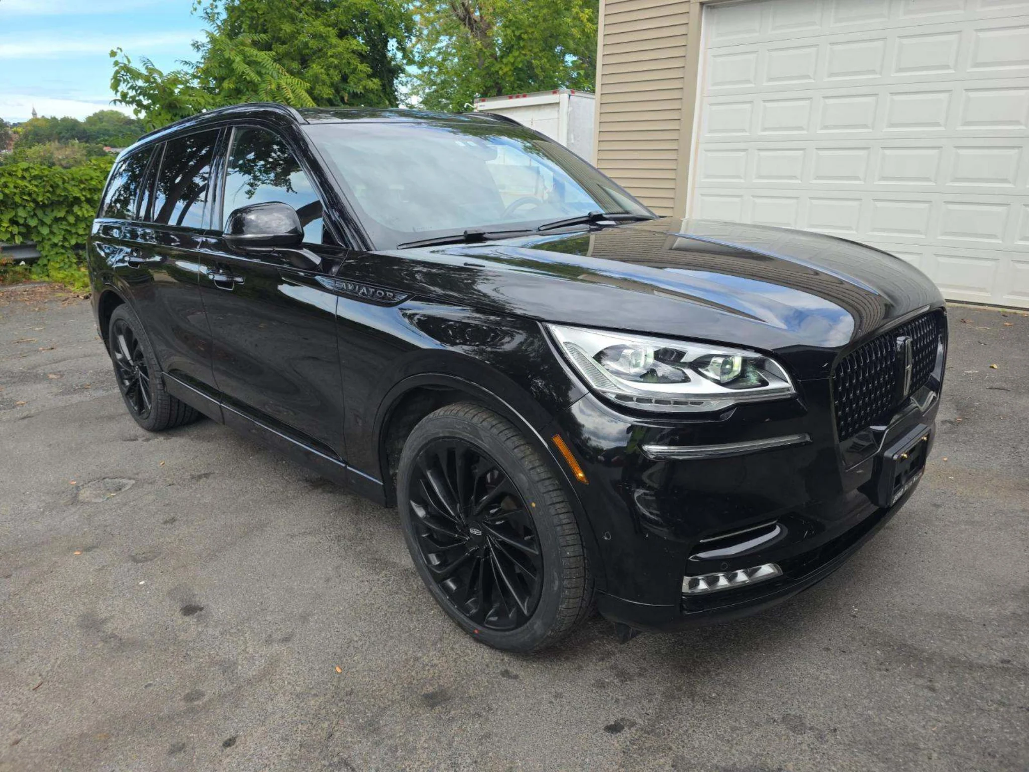 Used 2023 Infinite Black Metallic Lincoln Reserve image 4