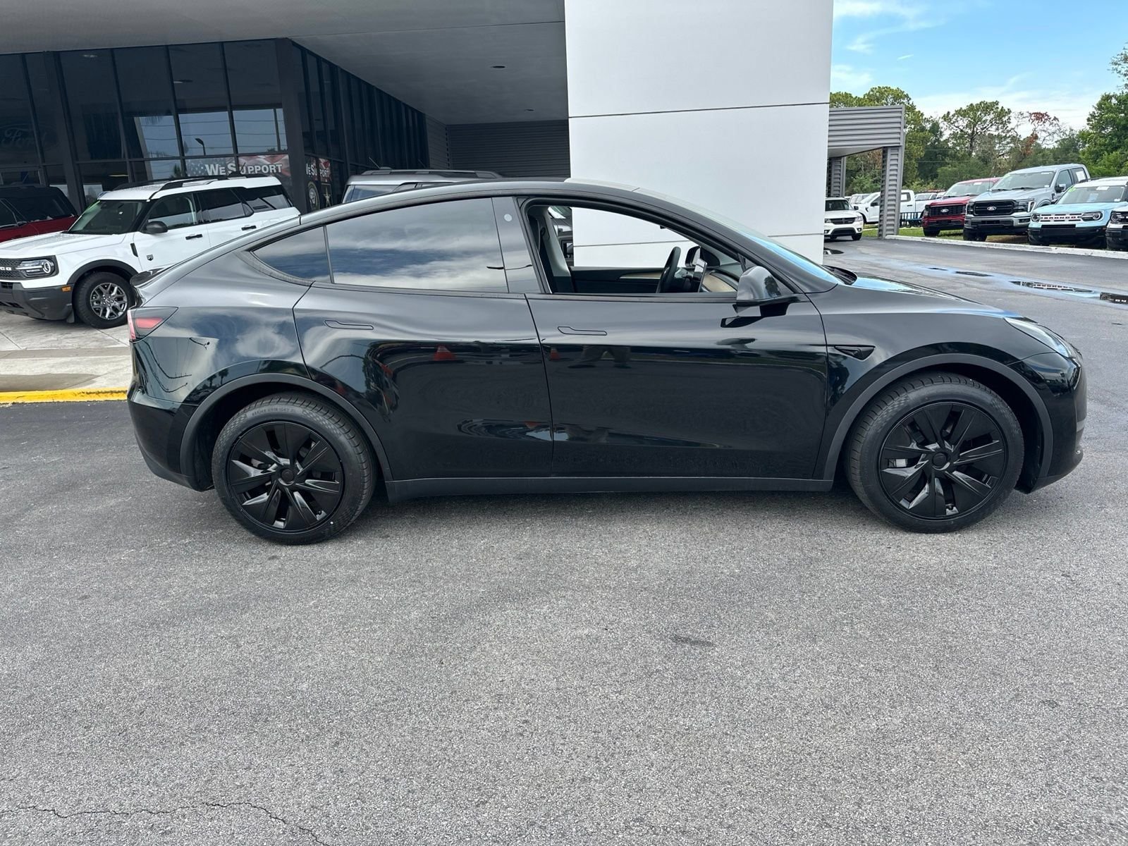 Used 2023 Black Tesla Long Range image 3