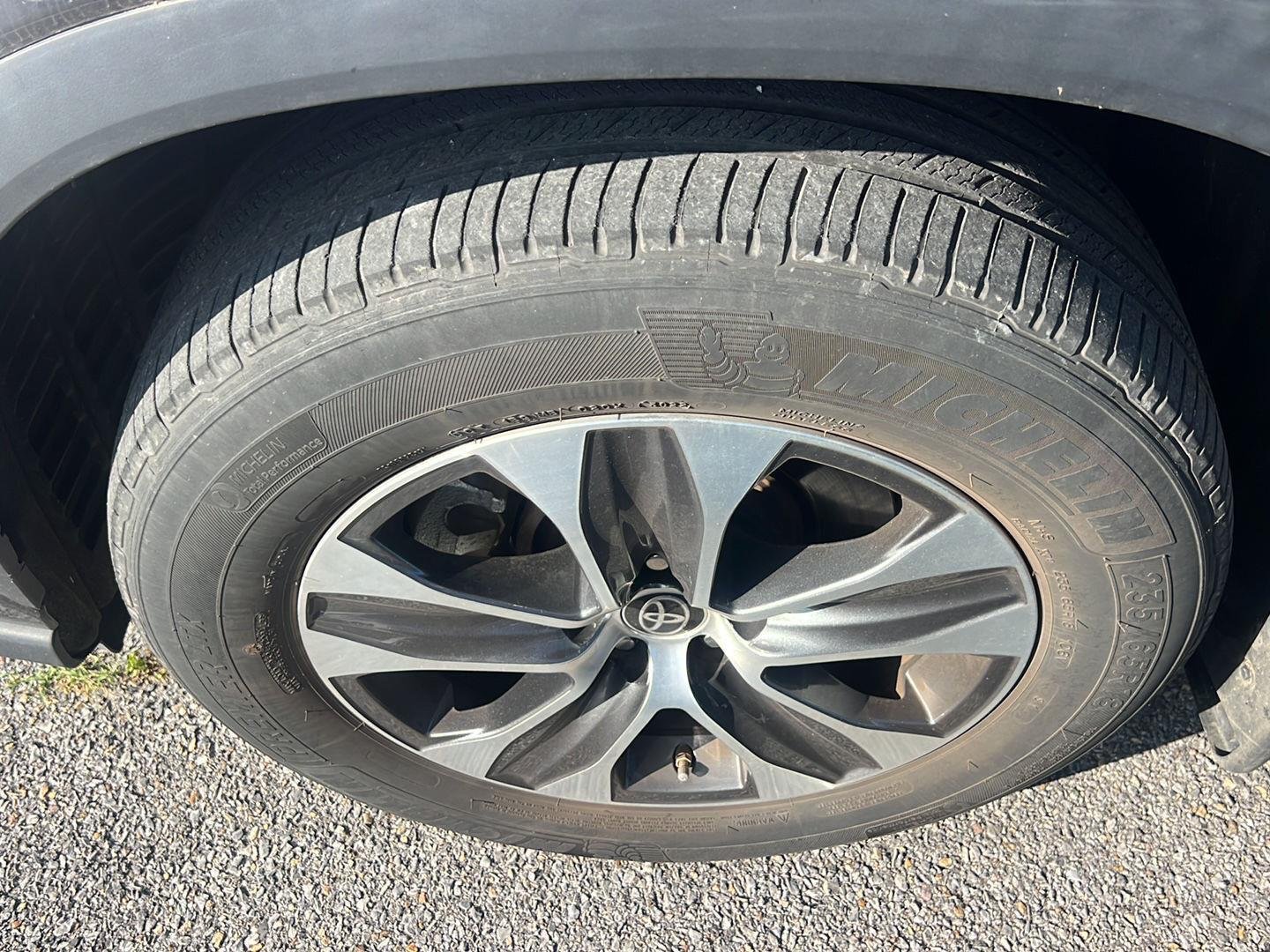 Used 2022 Magnetic Gray Metallic Toyota XLE image 7