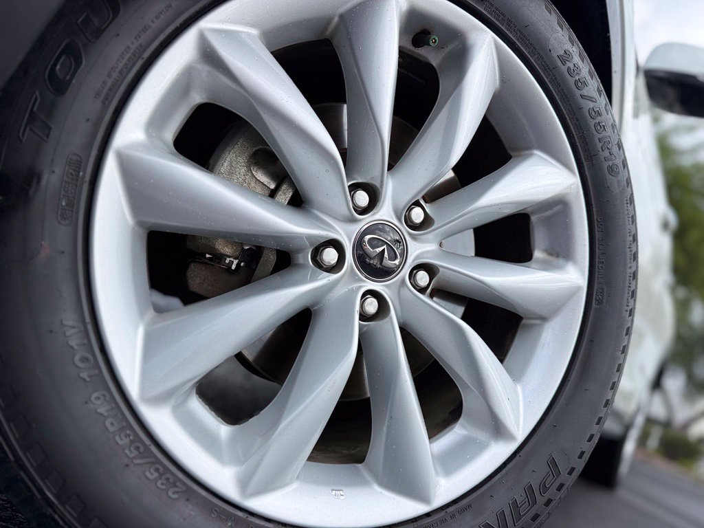 Used 2019 White INFINITI ESSENTIAL image 4