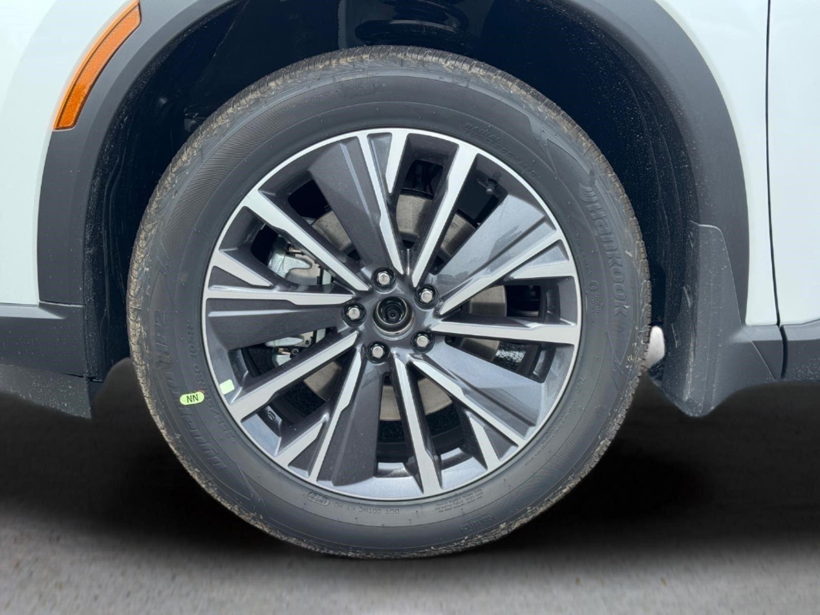 New 2027 RADIANT WHITE INFINITI Luxe AWD image 9