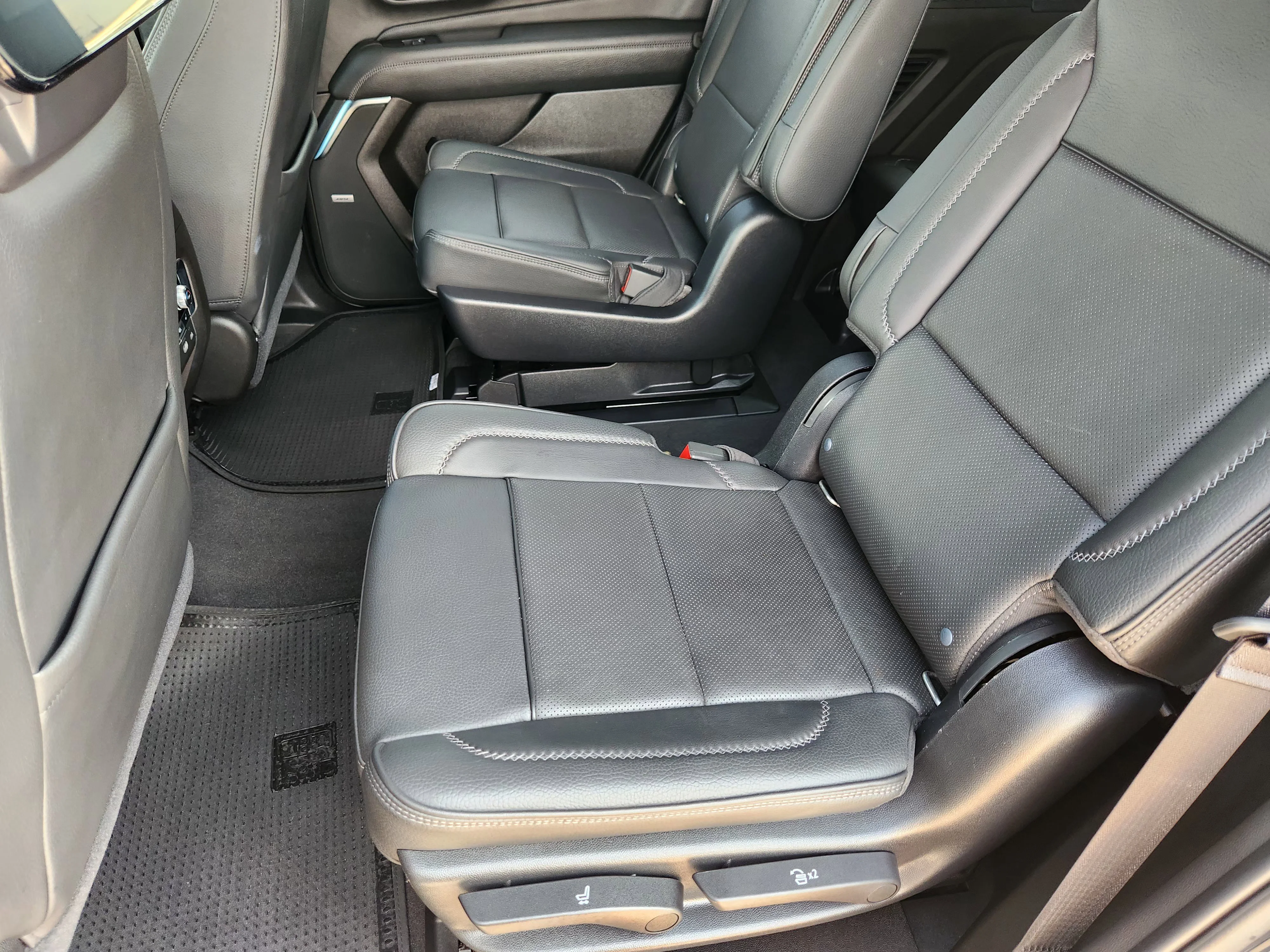 Used 2021 Onyx Black GMC Denali image 30