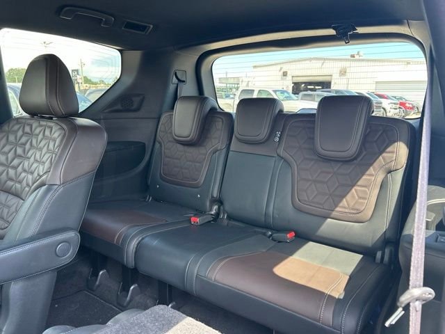 Used 2025 Black Nissan Platinum image 25