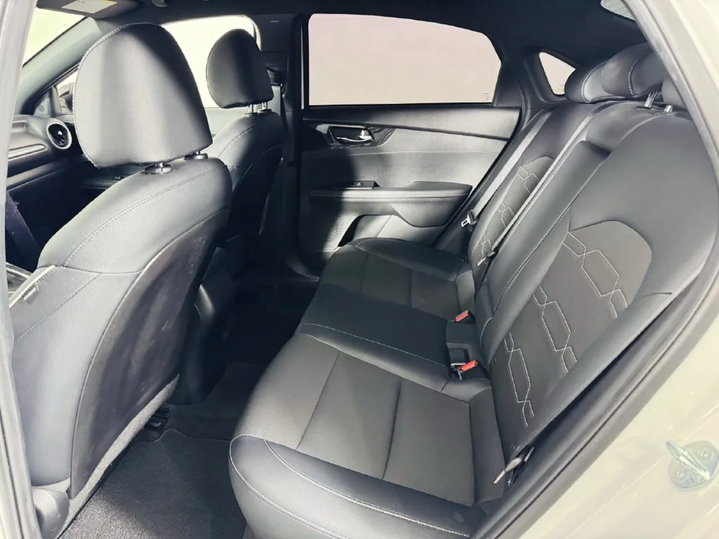 Used 2023 White Kia GT-Line image 21