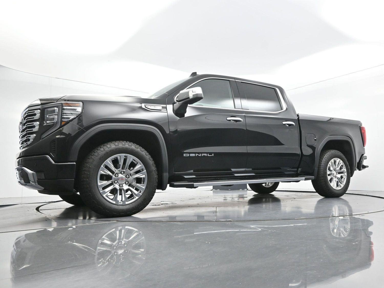 Used 2025 Onyx Black GMC Denali image 51