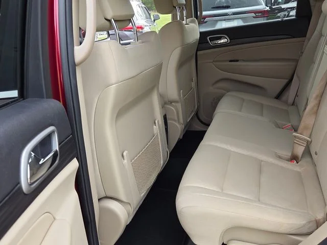 Used 2019 Red Jeep Laredo E image 6