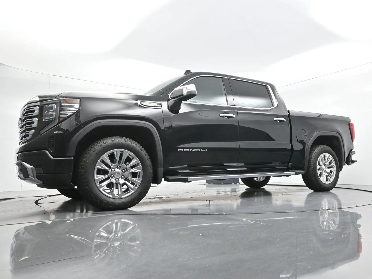 Used 2025 Onyx Black GMC Denali image 51